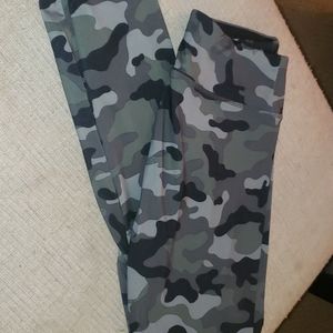 Active mid-rise, green camoflague print leggings.